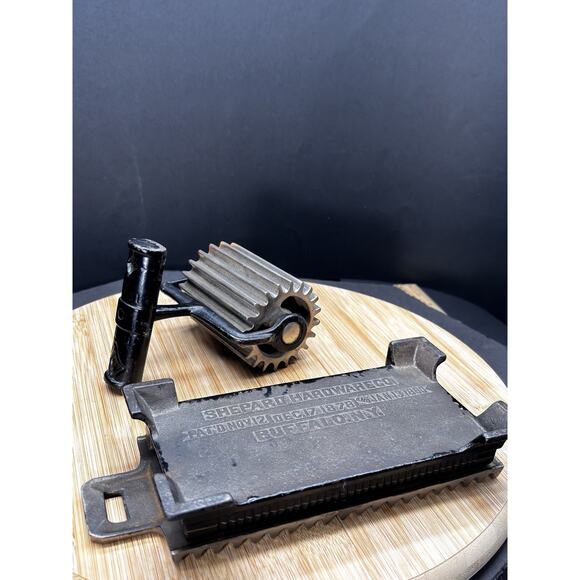 Antique 1880 Fluting Iron Laundry /Fluter/Crimper/Pleater Pressing Iron - Picture 12 of 16